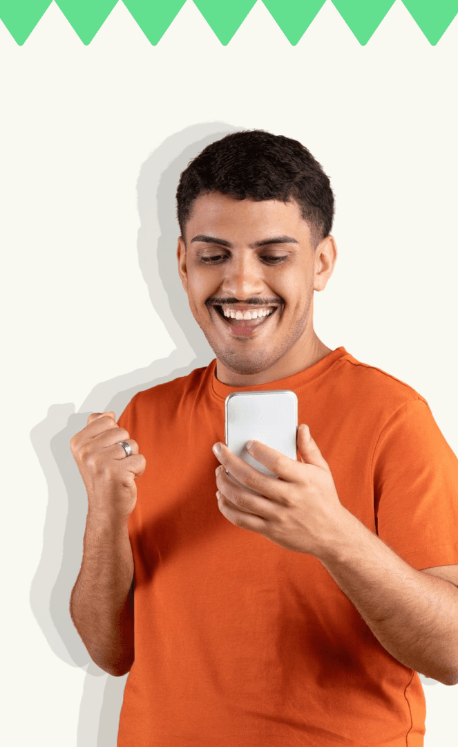 Hombre feliz con su préstamo personal